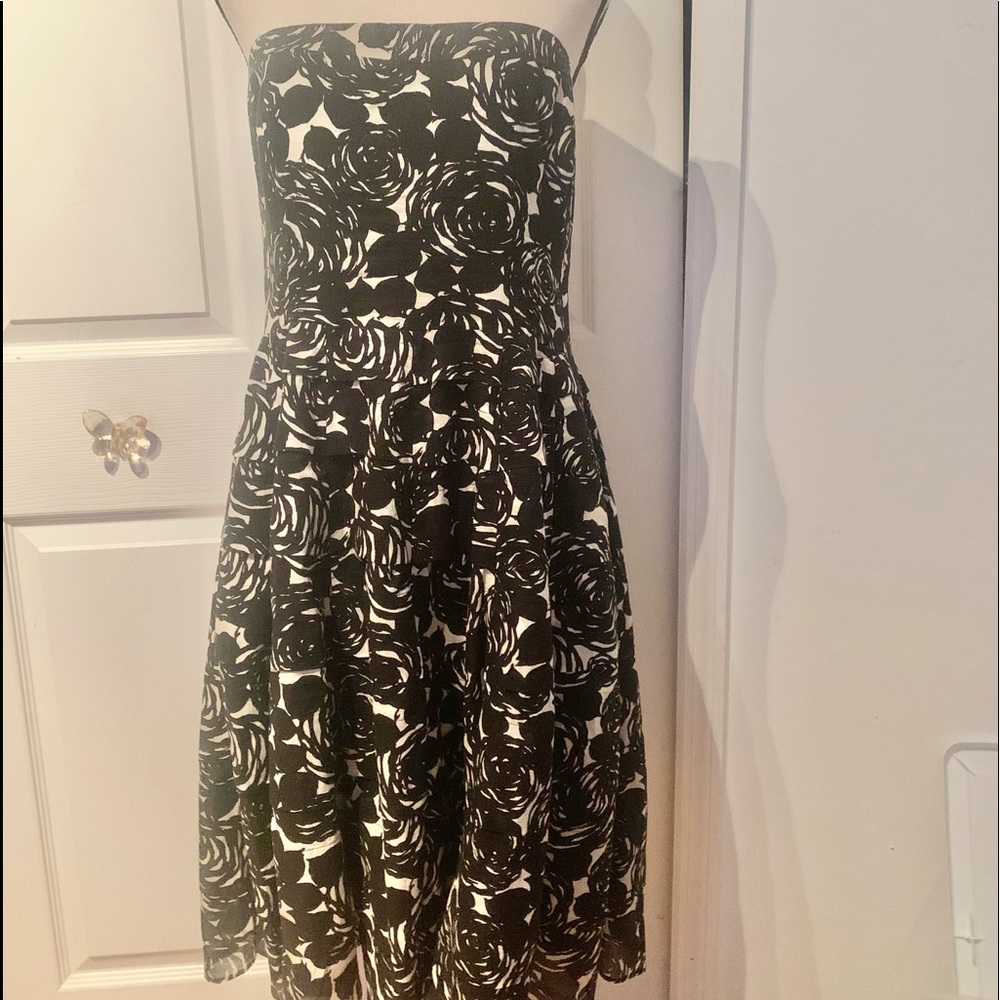 Limited strapless dress